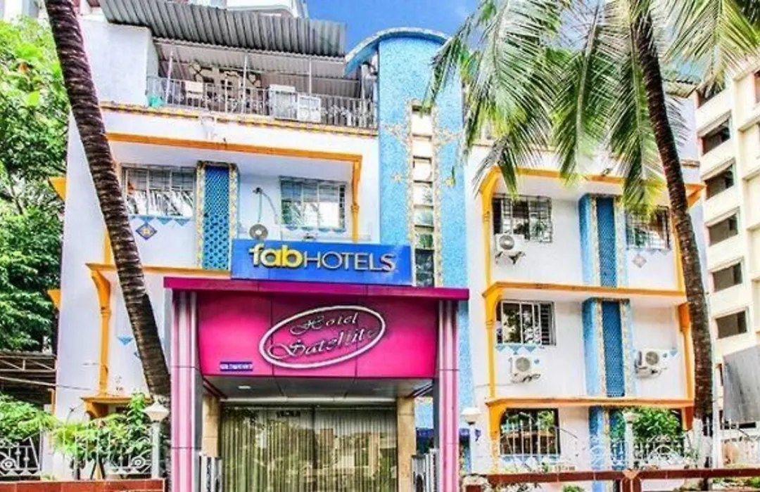 Hotel Satellite-1